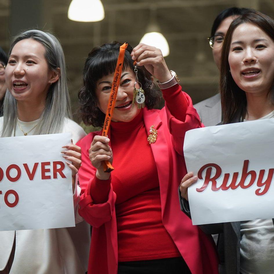 Hudson's Bay asks court to force landlords to let B.C. billionaire take over leases